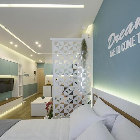 Τhe Half Root Suite In The Heart Of City Center Szaloniki Kültér fotó