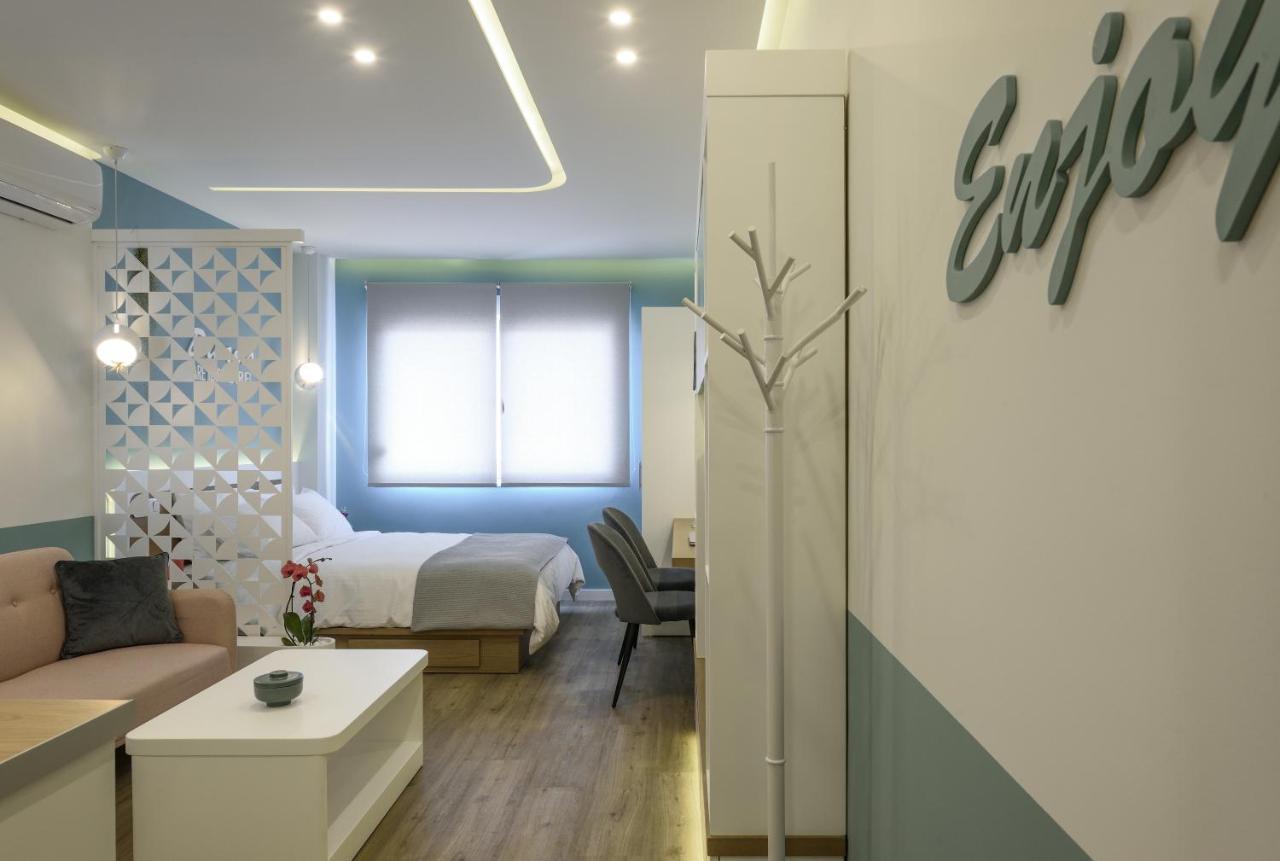 Τhe Half Root Suite In The Heart Of City Center Szaloniki Kültér fotó