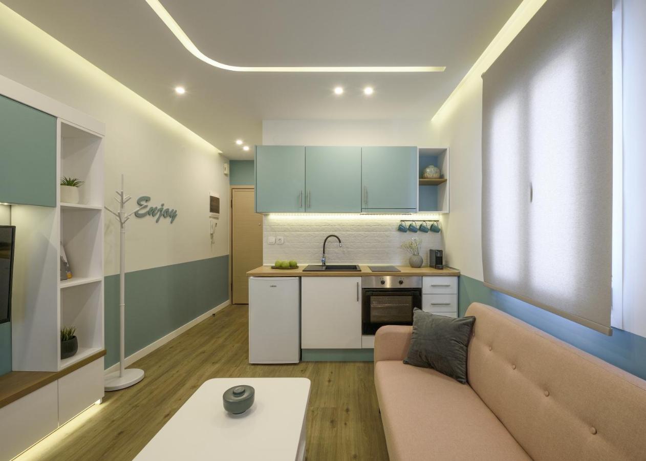 Τhe Half Root Suite In The Heart Of City Center Szaloniki Kültér fotó