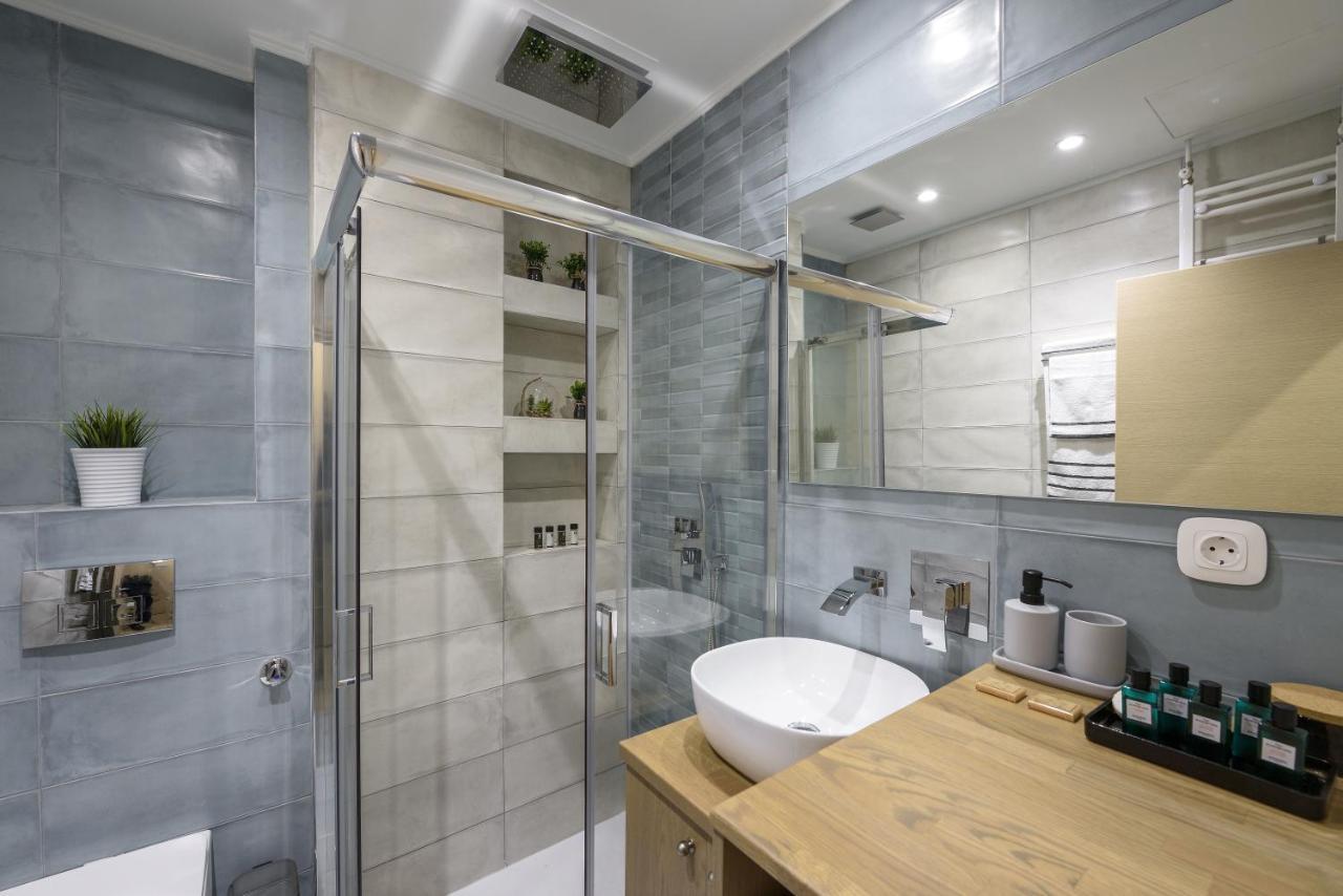 Τhe Half Root Suite In The Heart Of City Center Szaloniki Kültér fotó