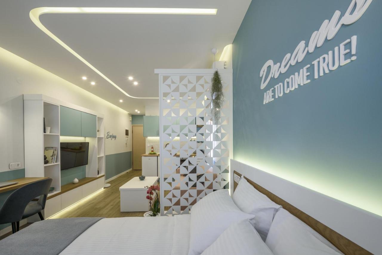 Τhe Half Root Suite In The Heart Of City Center Szaloniki Kültér fotó